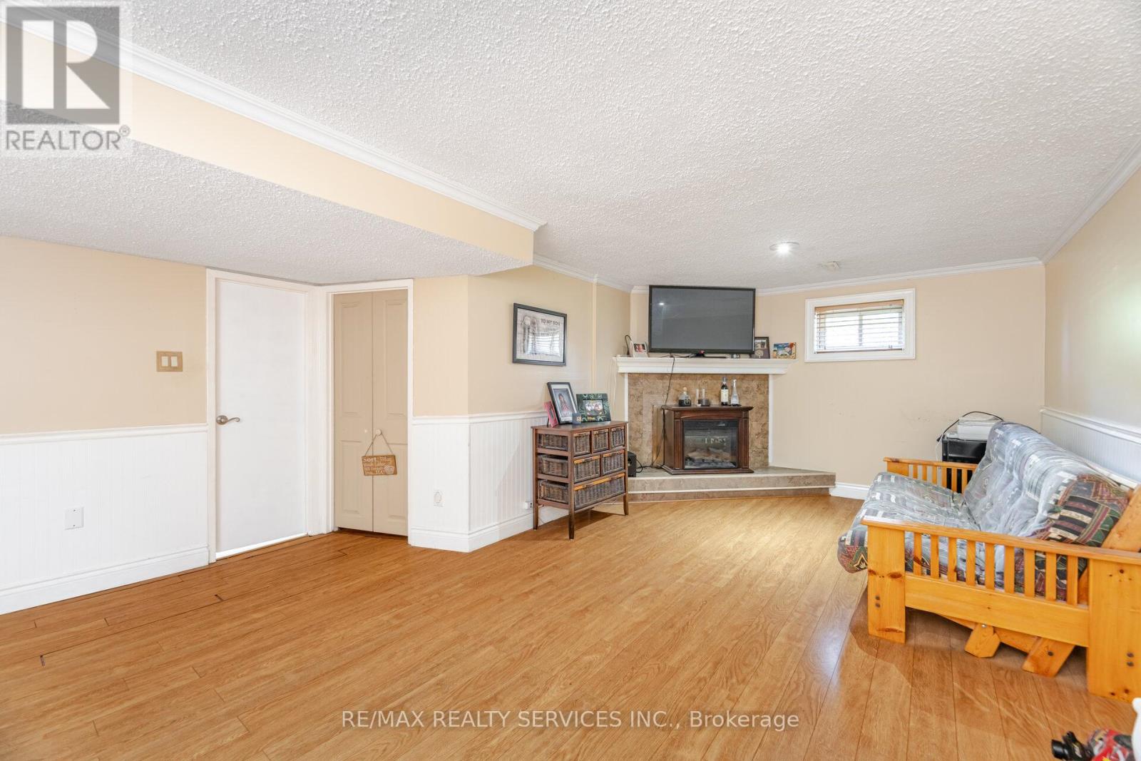 Photo 22 of 8 Reigate Avenue, Brampton ON