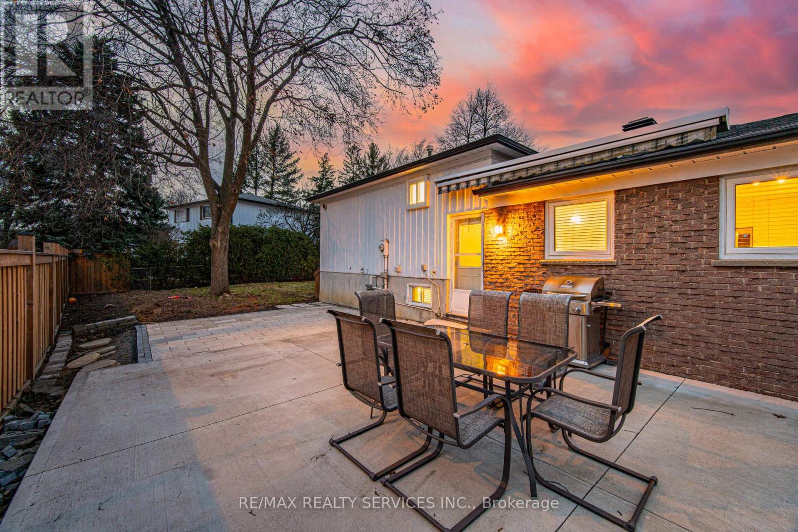 Photo 7 of 8 Reigate Avenue, Brampton ON