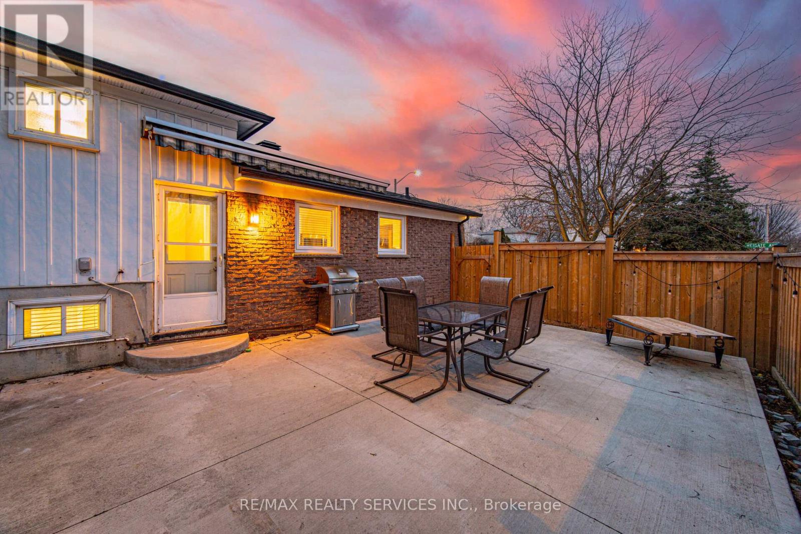 Photo 12 of 8 Reigate Avenue, Brampton ON