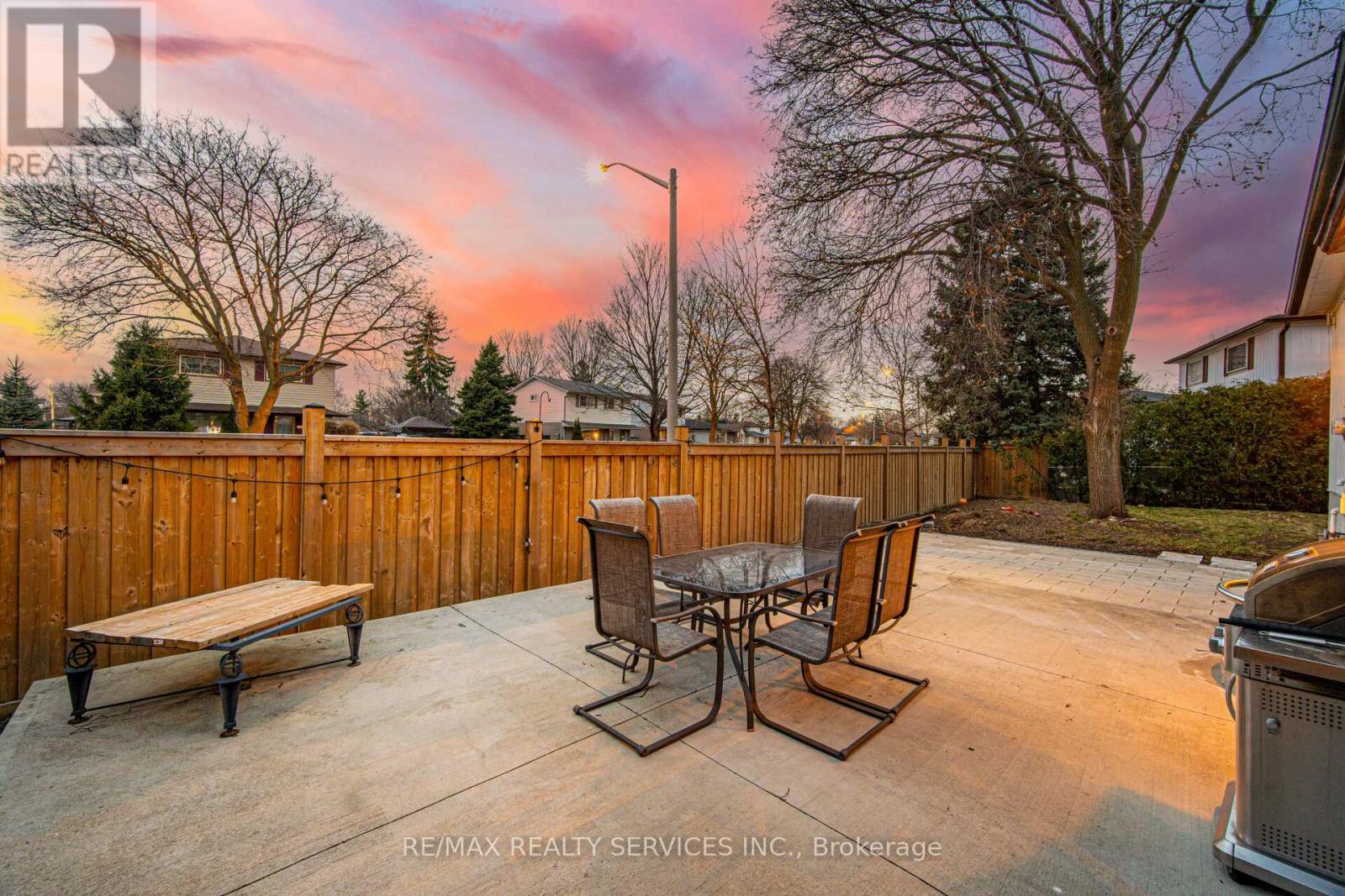 Photo 14 of 8 Reigate Avenue, Brampton ON