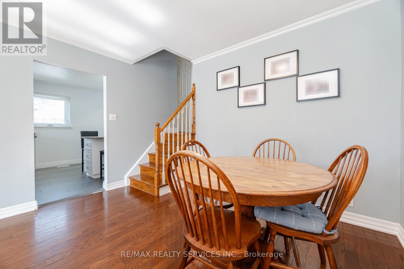 Photo 36 of 8 Reigate Avenue, Brampton ON