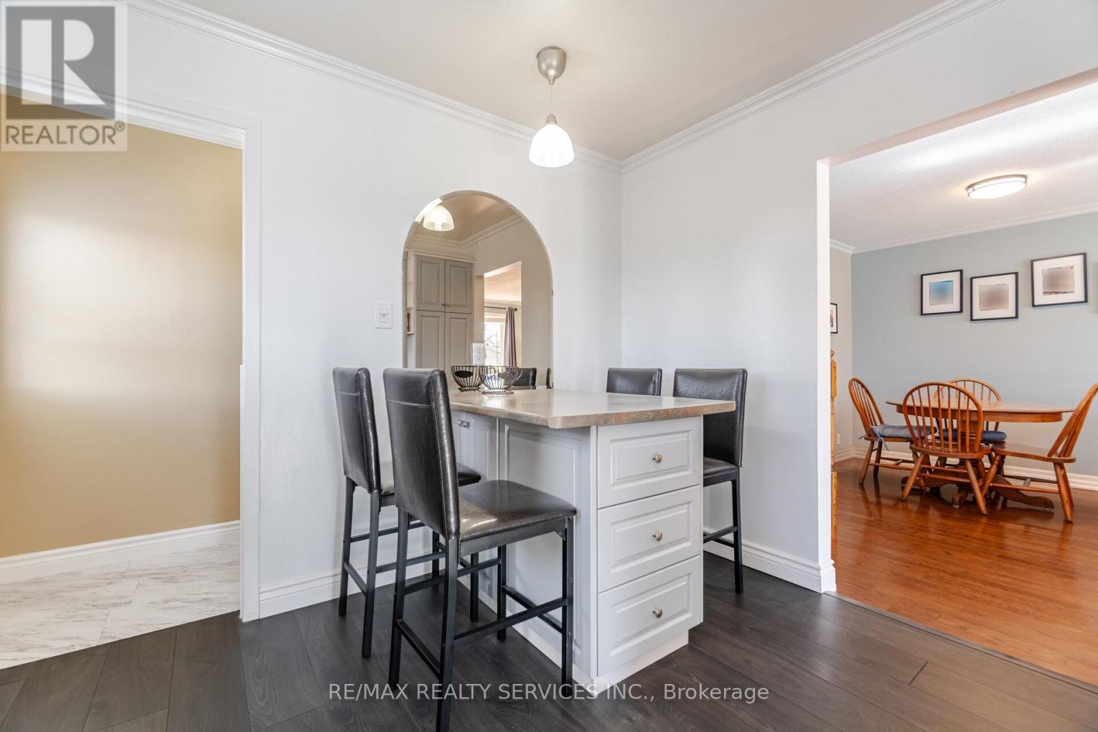 Photo 19 of 8 Reigate Avenue, Brampton ON