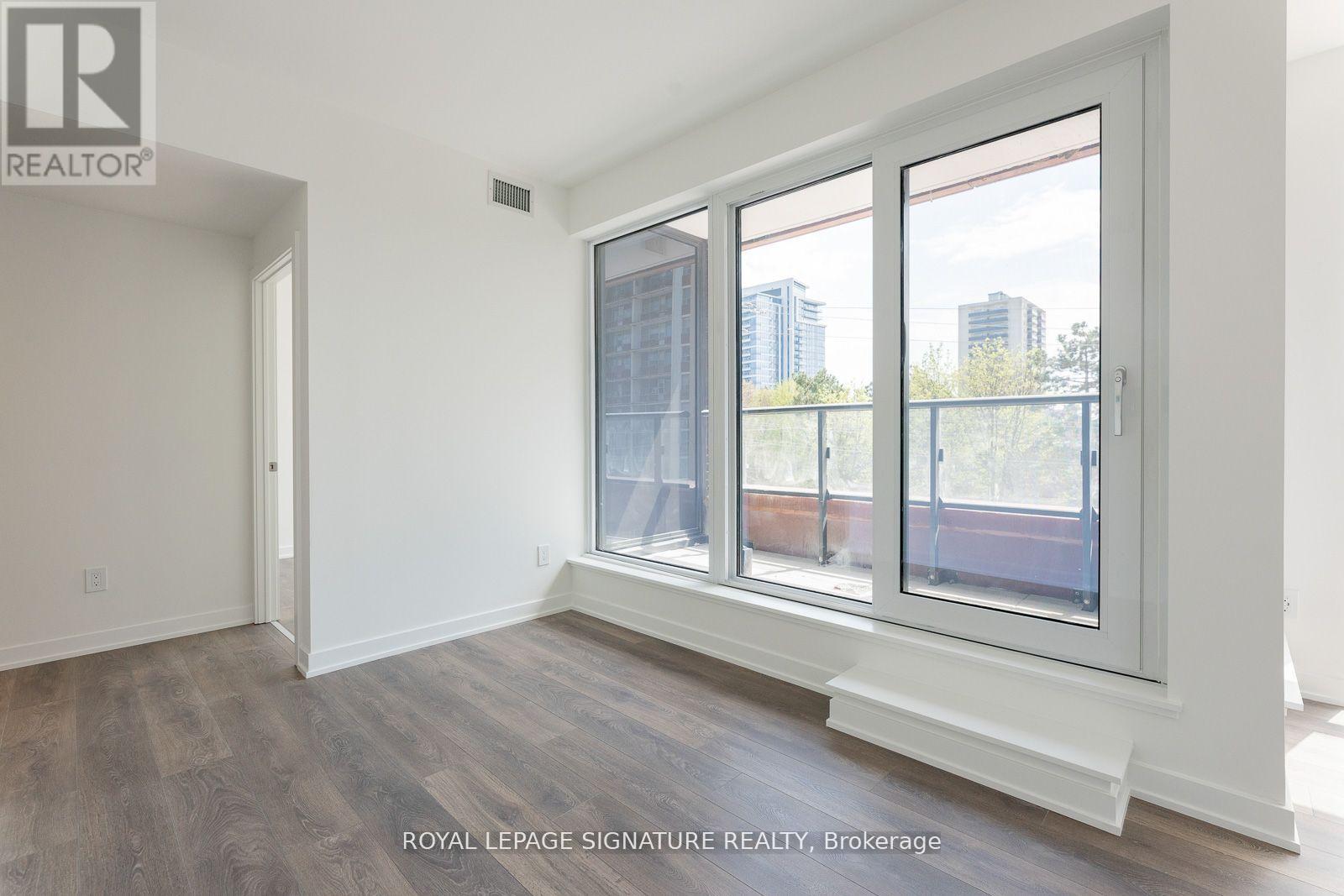 Photo 4 of 209 28 Ann Street, Mississauga ON