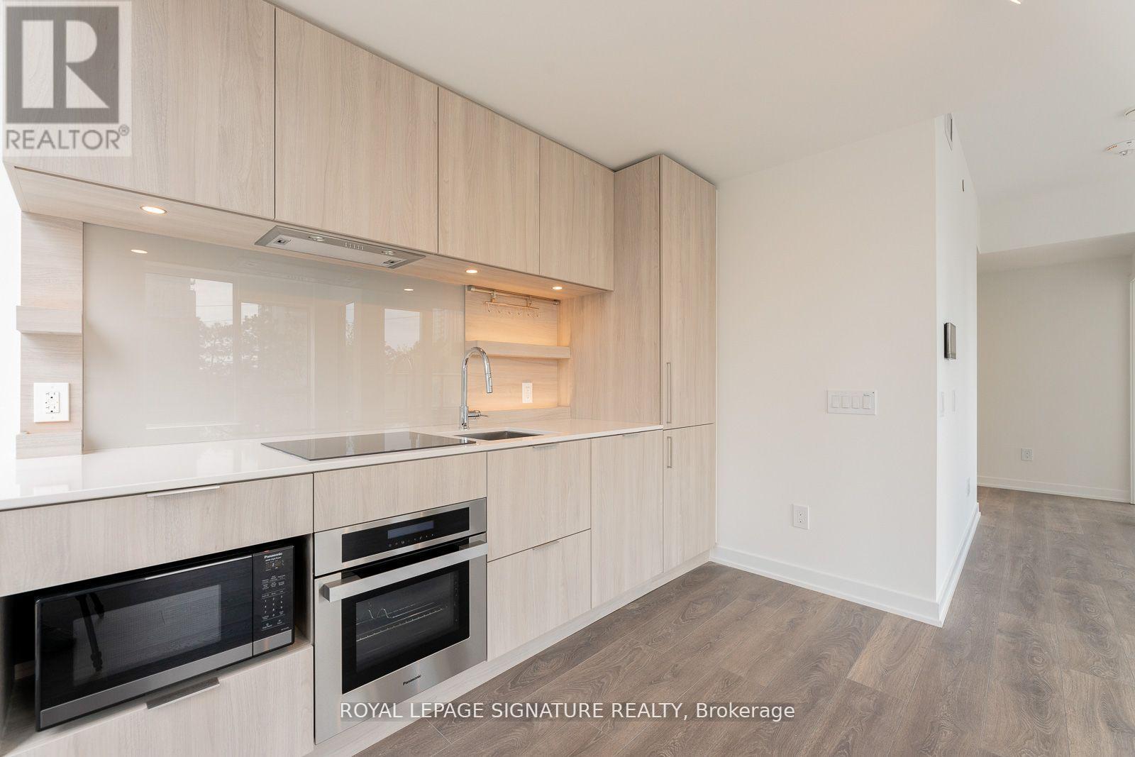 Photo 5 of 209 28 Ann Street, Mississauga ON