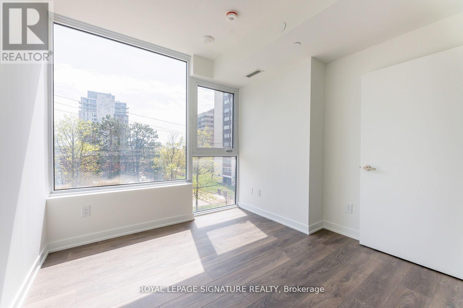 Photo 1 of 209 28 Ann Street, Mississauga ON