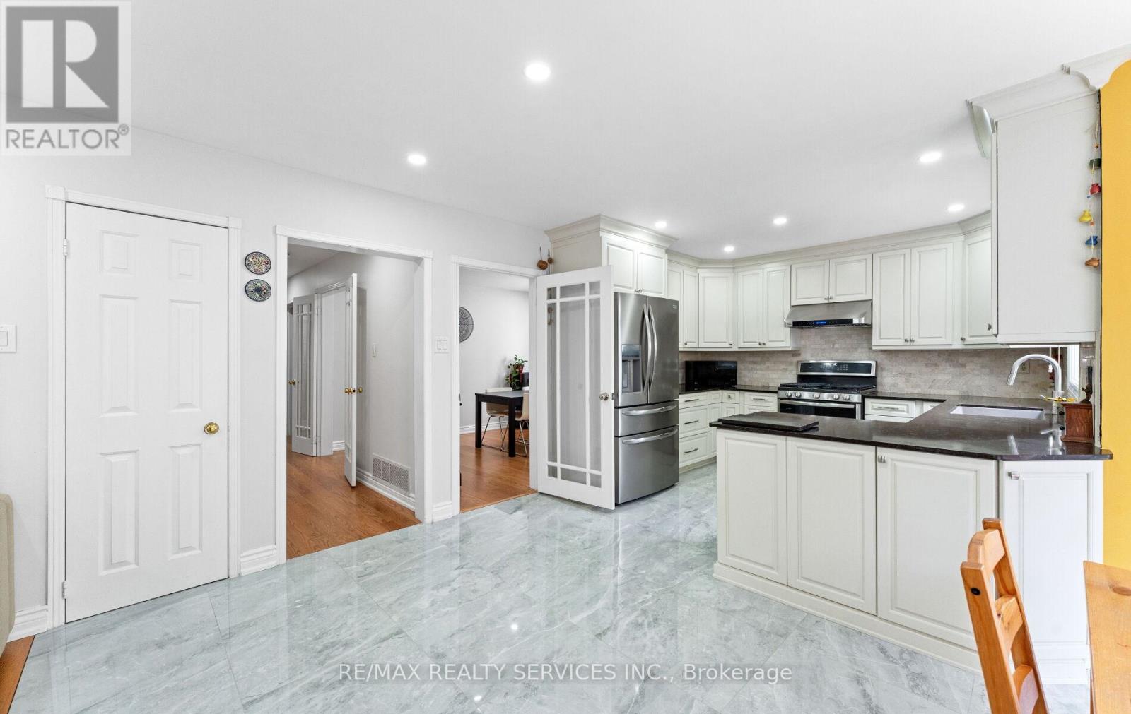 Photo 14 of 64 Burgby Avenue, Brampton ON