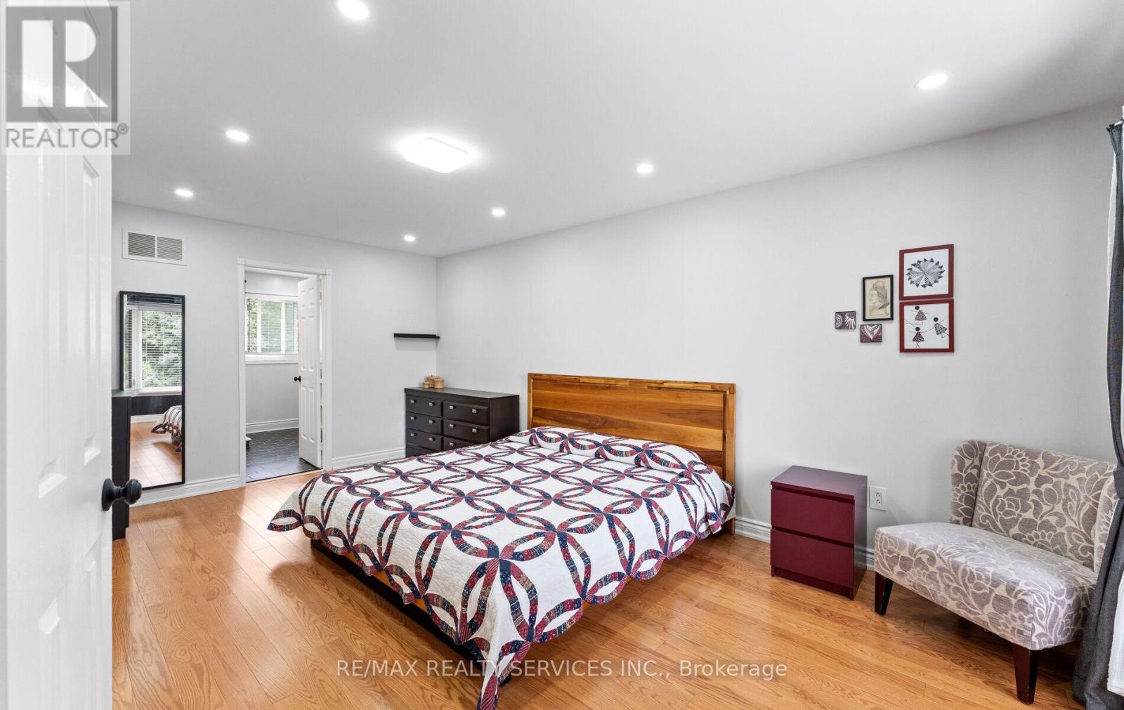 Photo 24 of 64 Burgby Avenue, Brampton ON