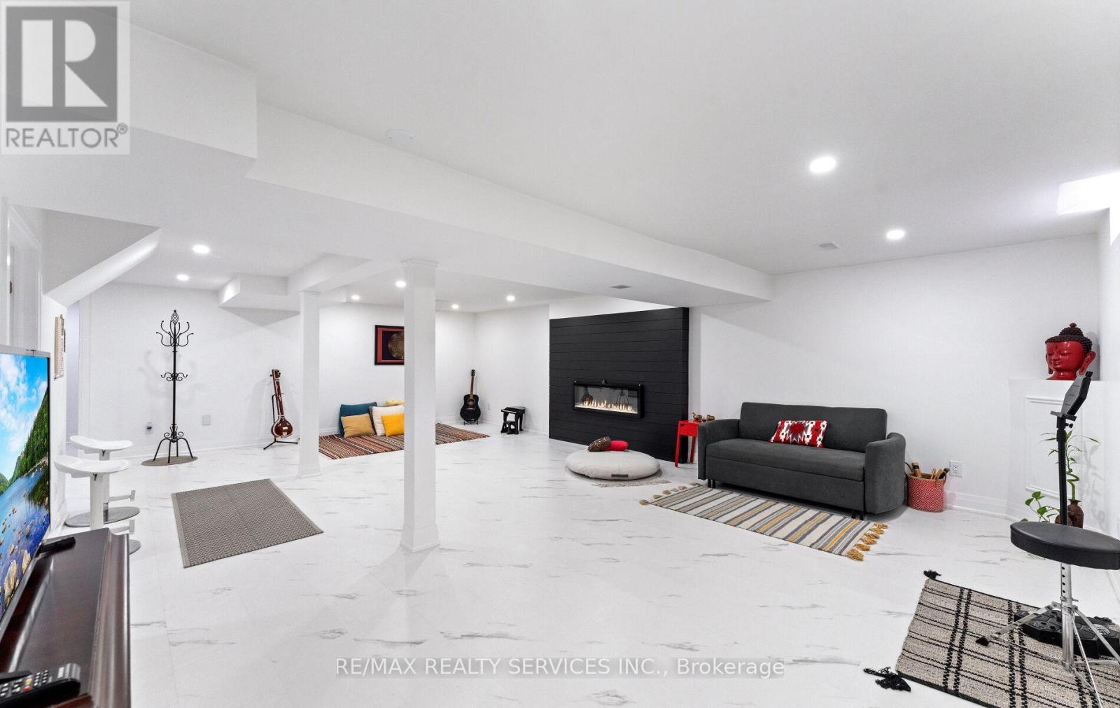 Photo 37 of 64 Burgby Avenue, Brampton ON