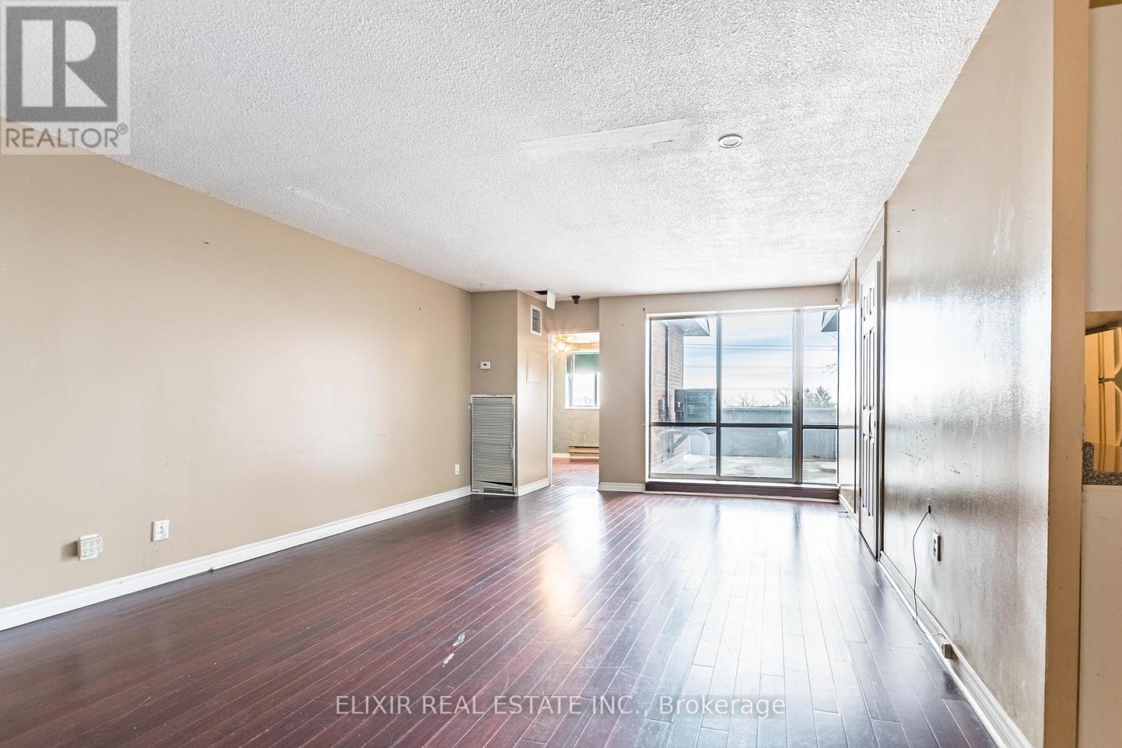 Photo 13 of 336 3025 The Credit Woodlands Drive, Mississauga ON