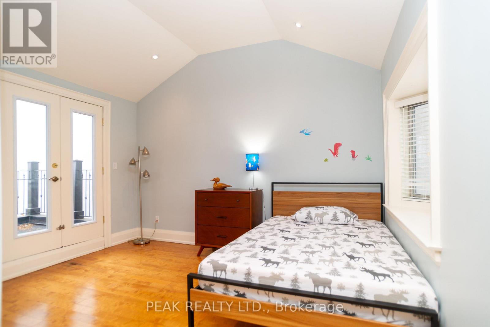 Photo 11 of 136 Humbercrest Boulevard, Toronto ON