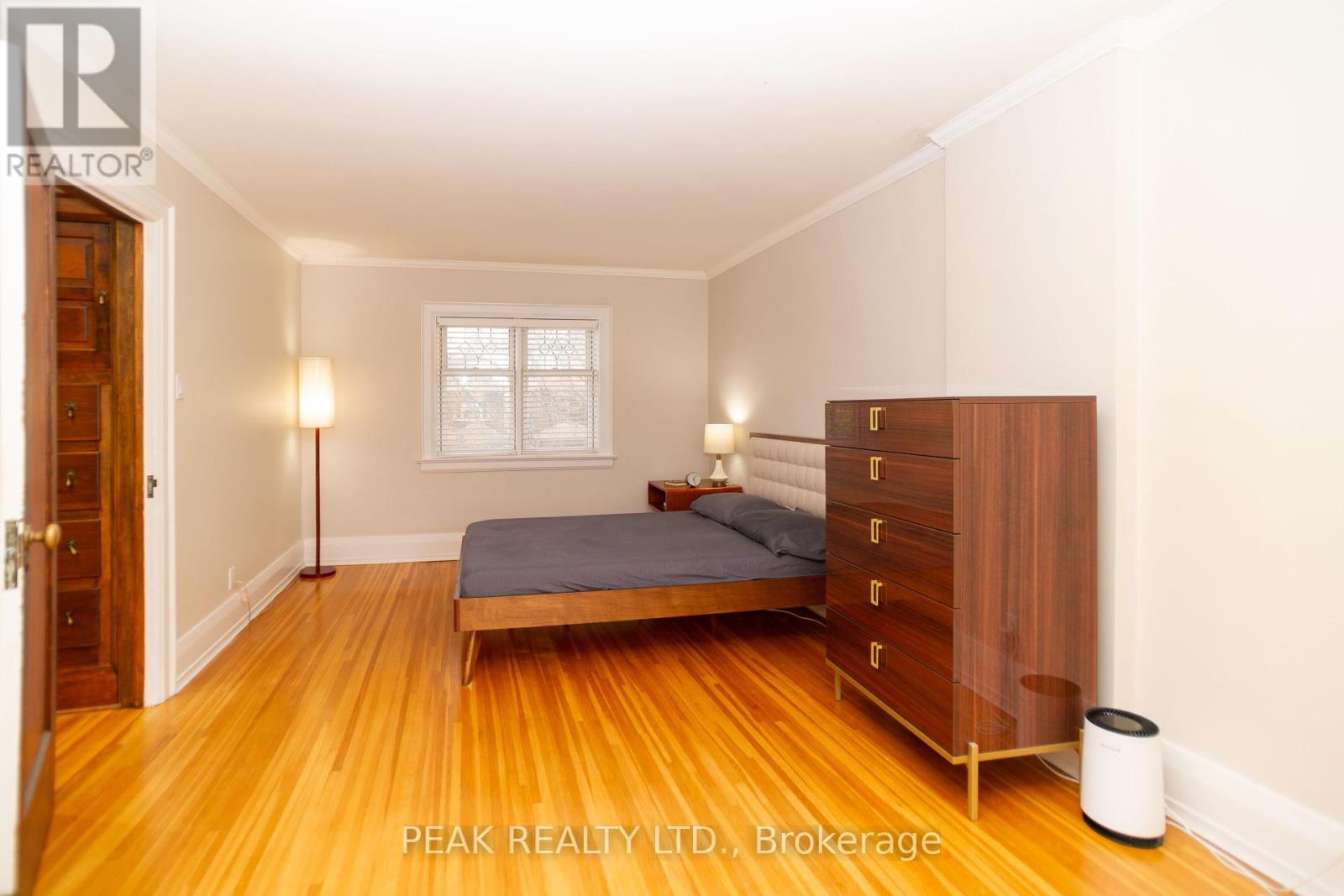 Photo 17 of 136 Humbercrest Boulevard, Toronto ON