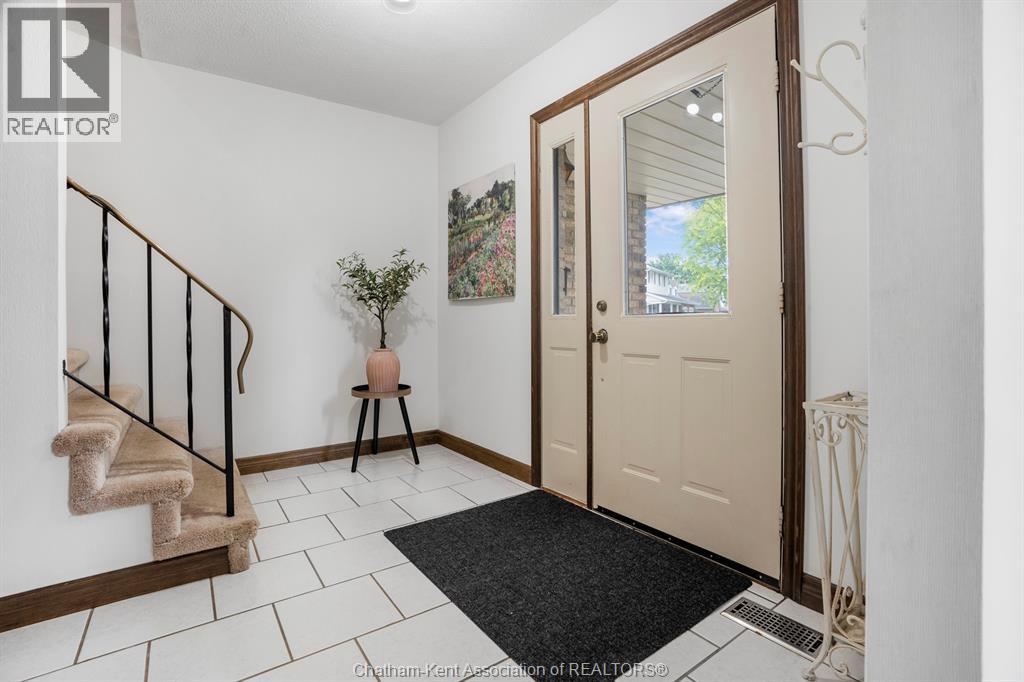 Photo 15 of 44 Pamela Crescent, Chatham ON