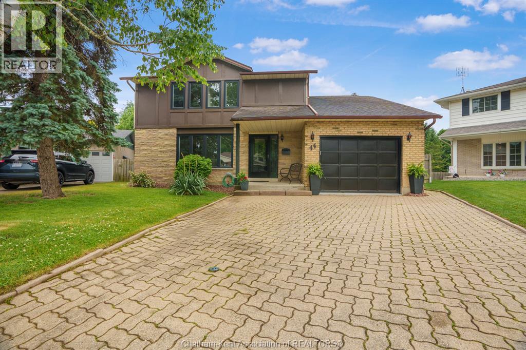 Photo 7 of 44 Pamela Crescent, Chatham ON