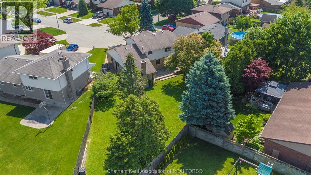 Photo 10 of 44 Pamela Crescent, Chatham ON