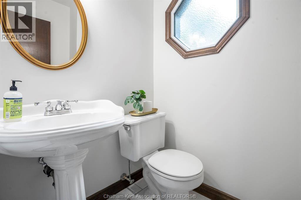 Photo 23 of 44 Pamela Crescent, Chatham ON