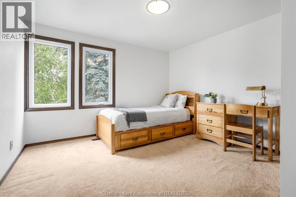 Photo 34 of 44 Pamela Crescent, Chatham ON