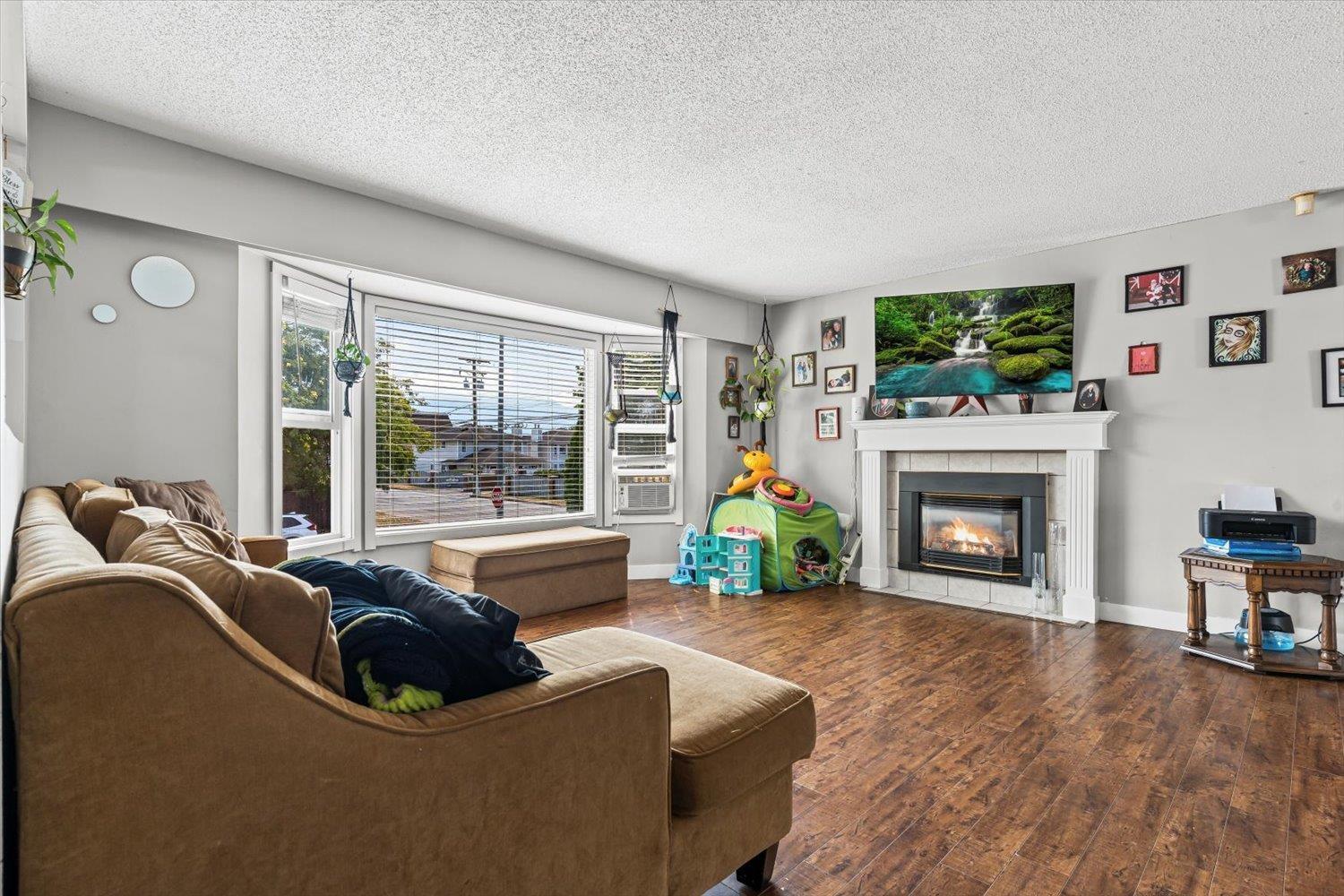 Photo 4 of 8645 Baker Drive Chilliwack Proper South, Chilliwack BC