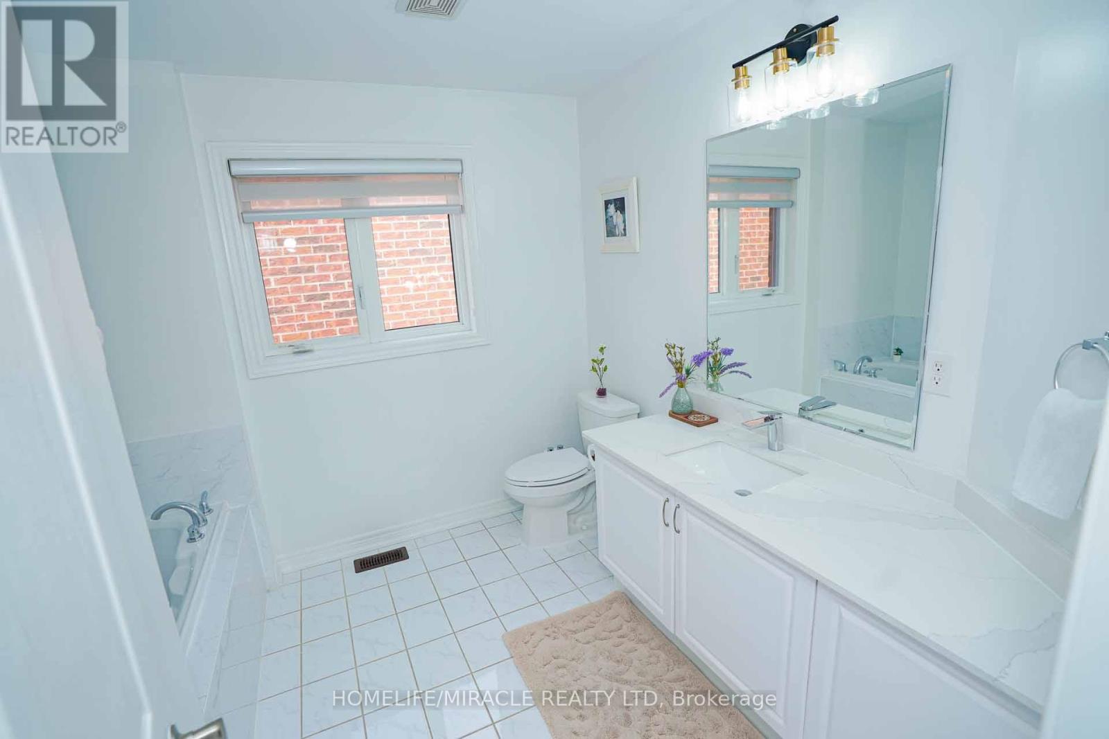 Photo 23 of 79 Lesabre Crescent, Brampton ON