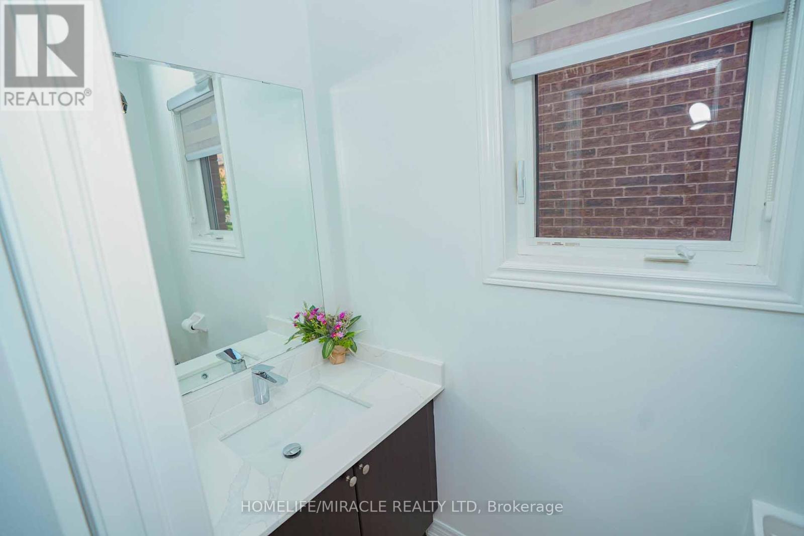 Photo 17 of 79 Lesabre Crescent, Brampton ON