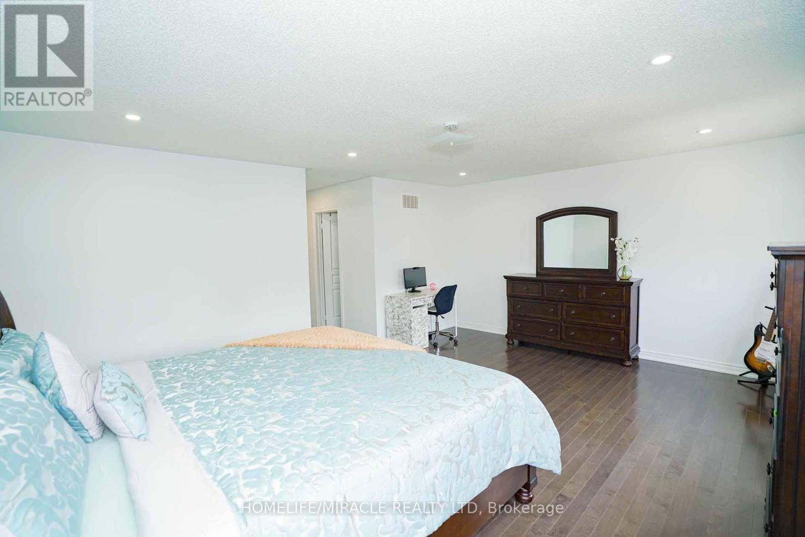 Photo 21 of 79 Lesabre Crescent, Brampton ON