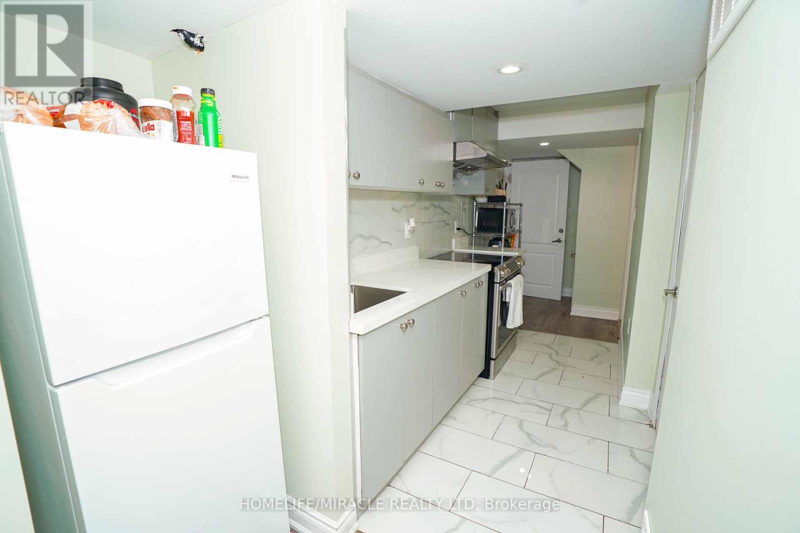 Photo 33 of 79 Lesabre Crescent, Brampton ON