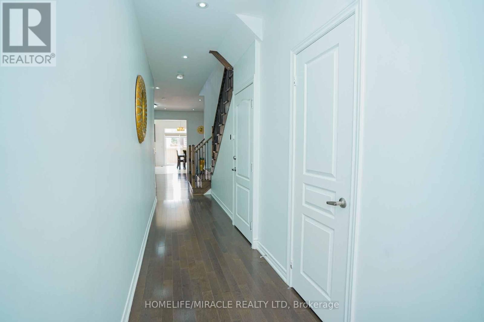 Photo 6 of 79 Lesabre Crescent, Brampton ON