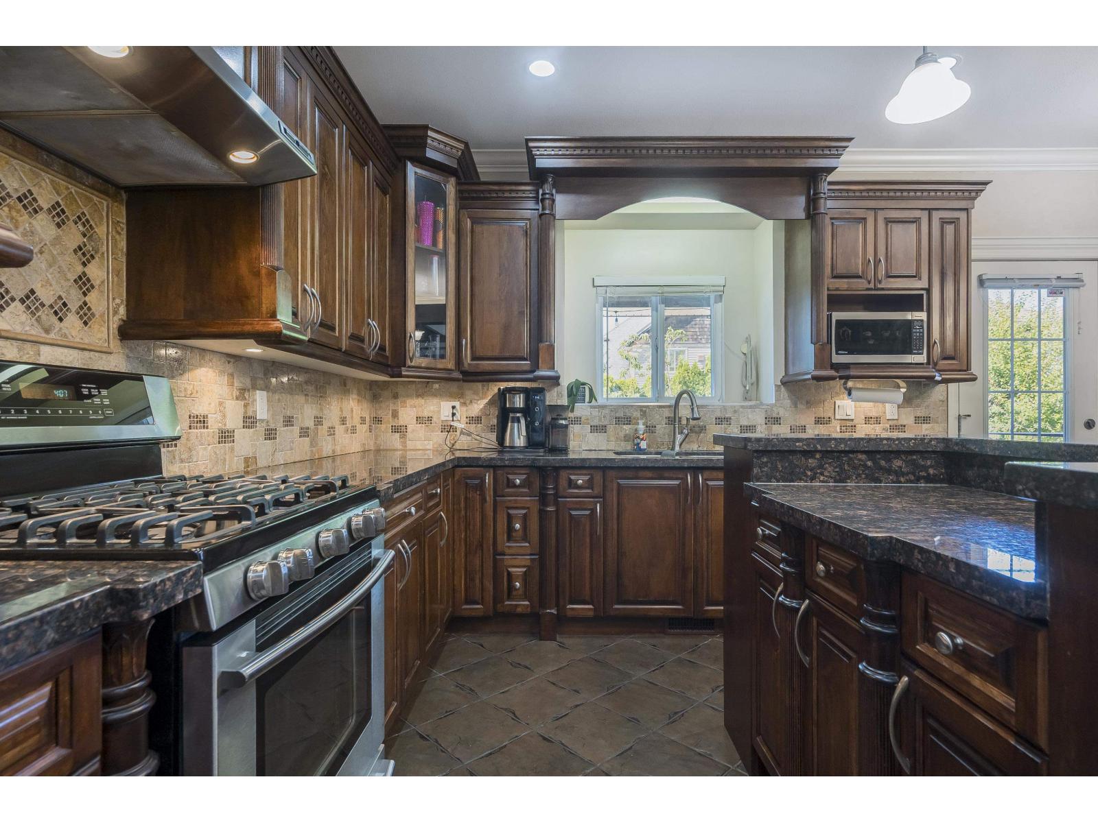 Photo 6 of 21179 83 A Avenue, Langley BC