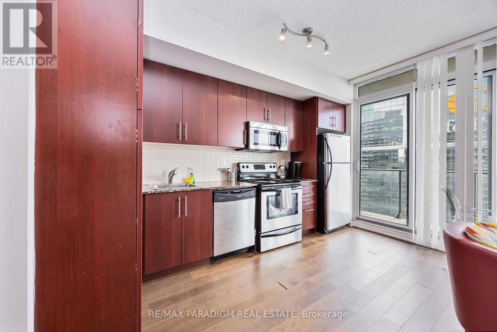 Photo 5 of 4209 55 Bremner Boulevard, Toronto ON