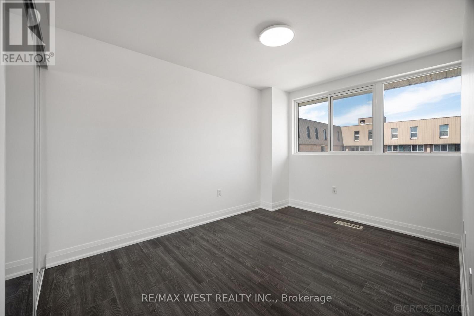 Photo 18 of 236 165 Cherokee Boulevard N, Toronto ON