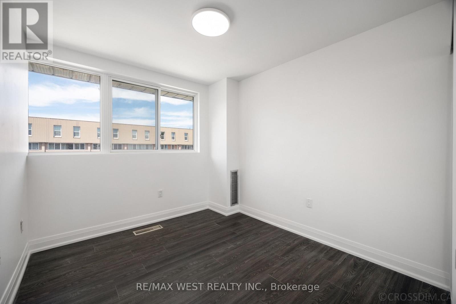 Photo 19 of 236 165 Cherokee Boulevard N, Toronto ON