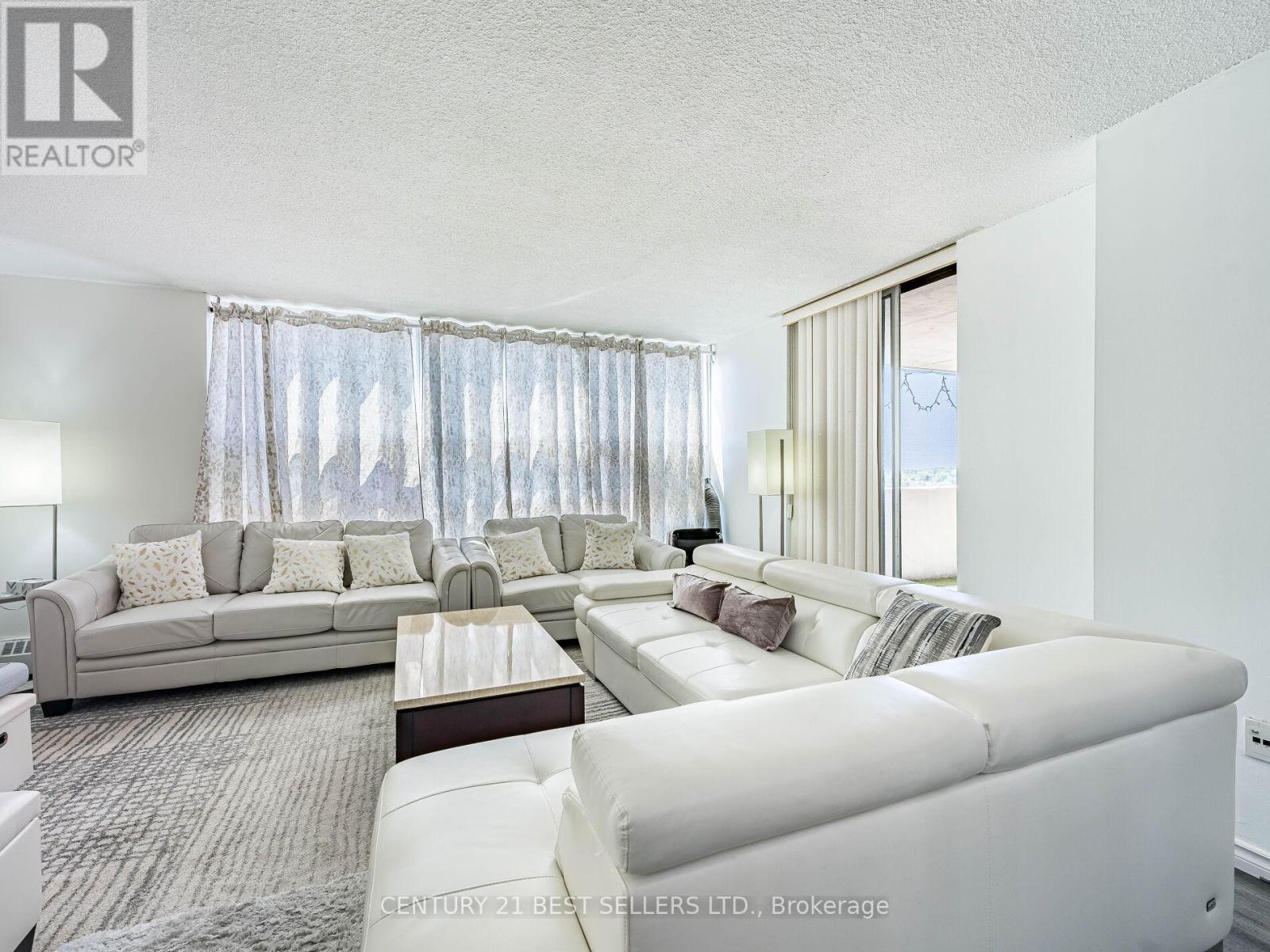 Photo 4 of 1410 3380 Eglinton Avenue E, Toronto ON