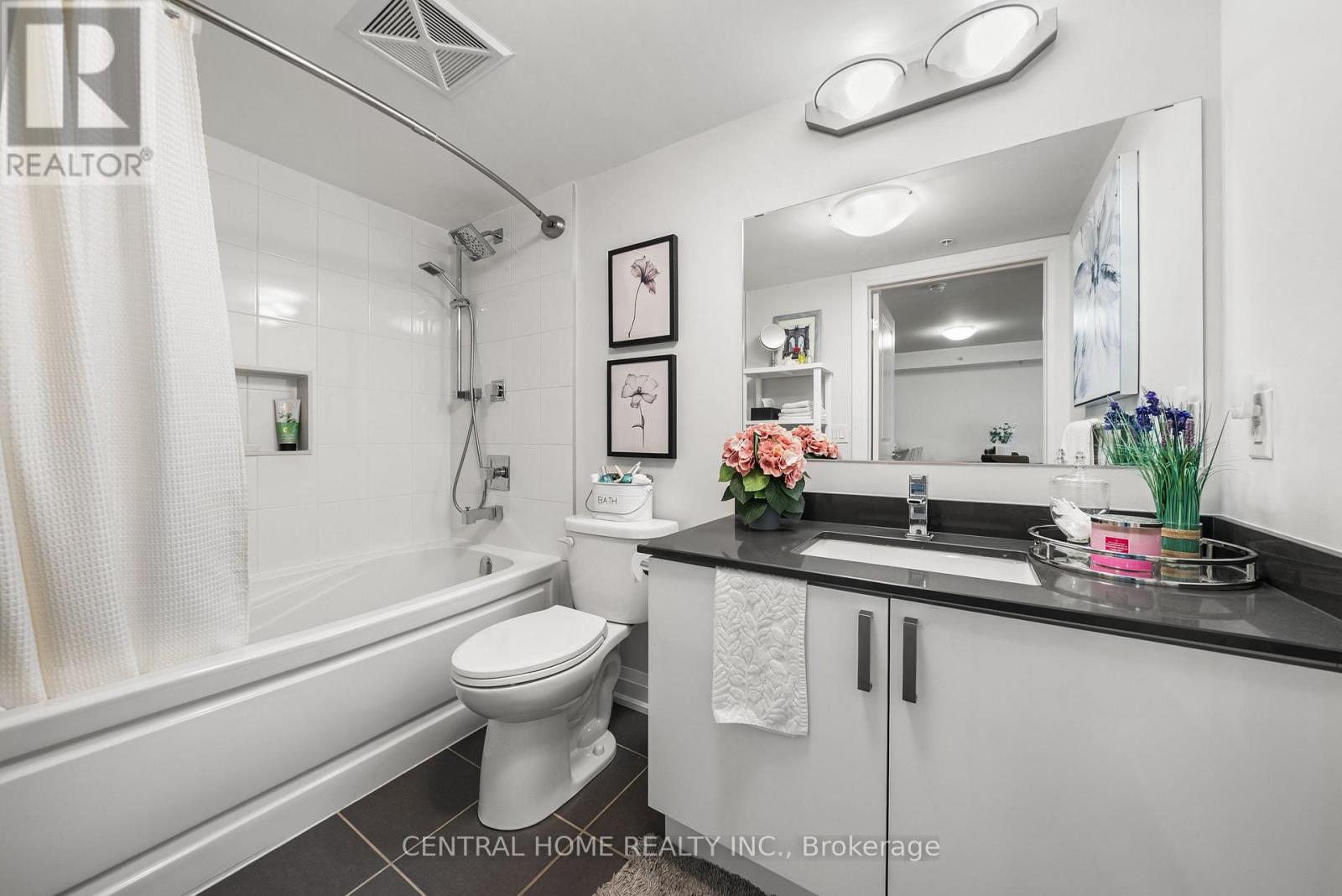 Photo 15 of 224 481 Rupert Avenue, Whitchurchstouffville ON