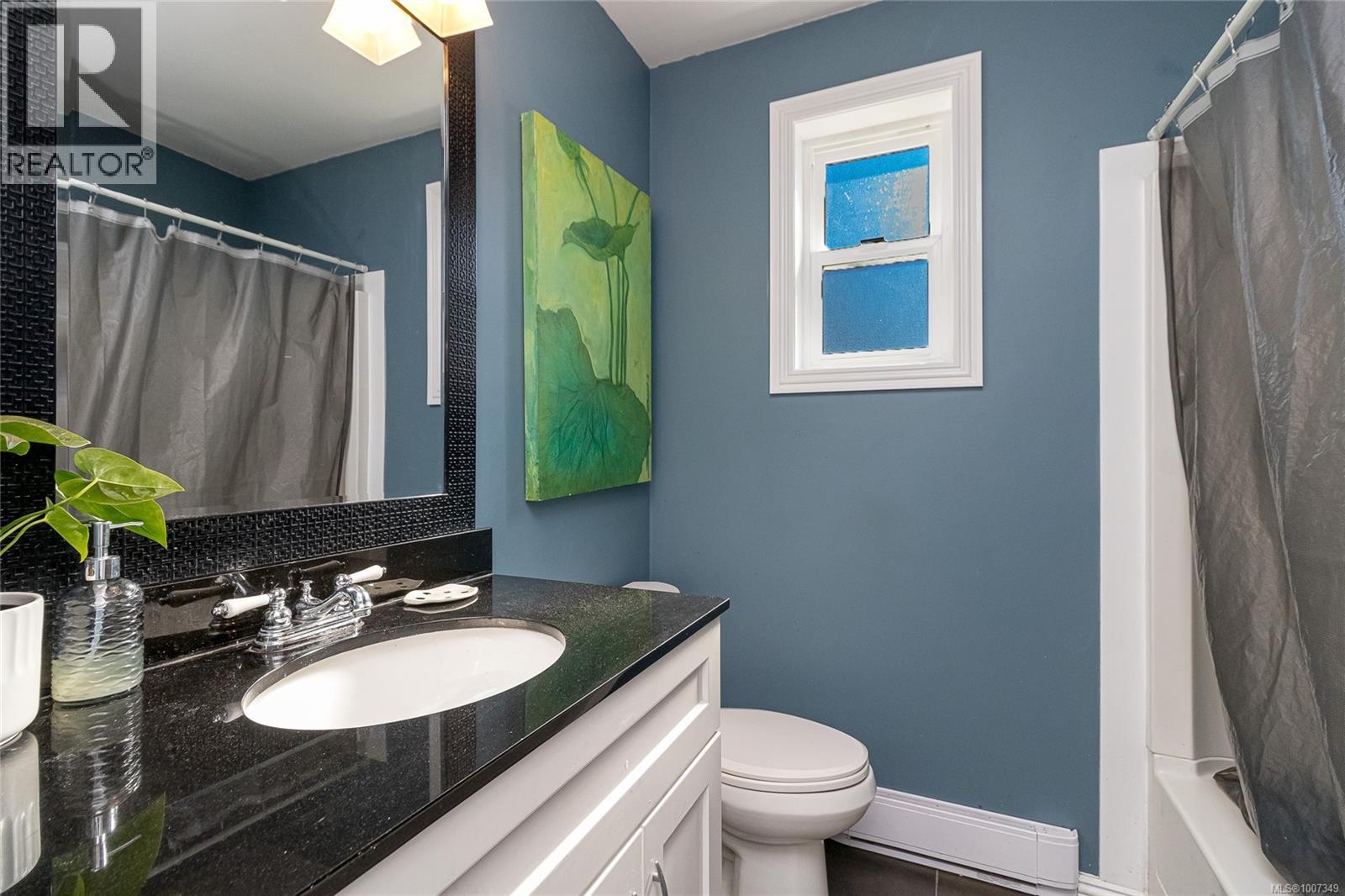 862 Canterbury Rd, Saanich