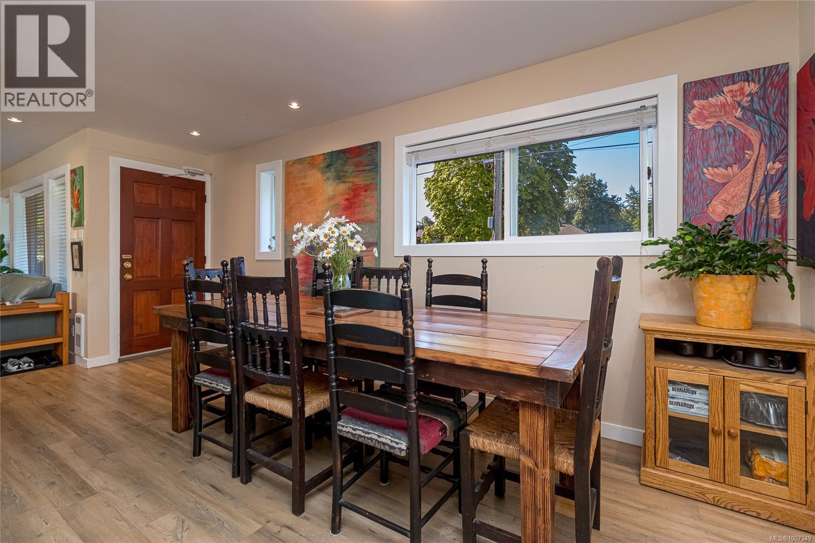 862 Canterbury Rd, Saanich