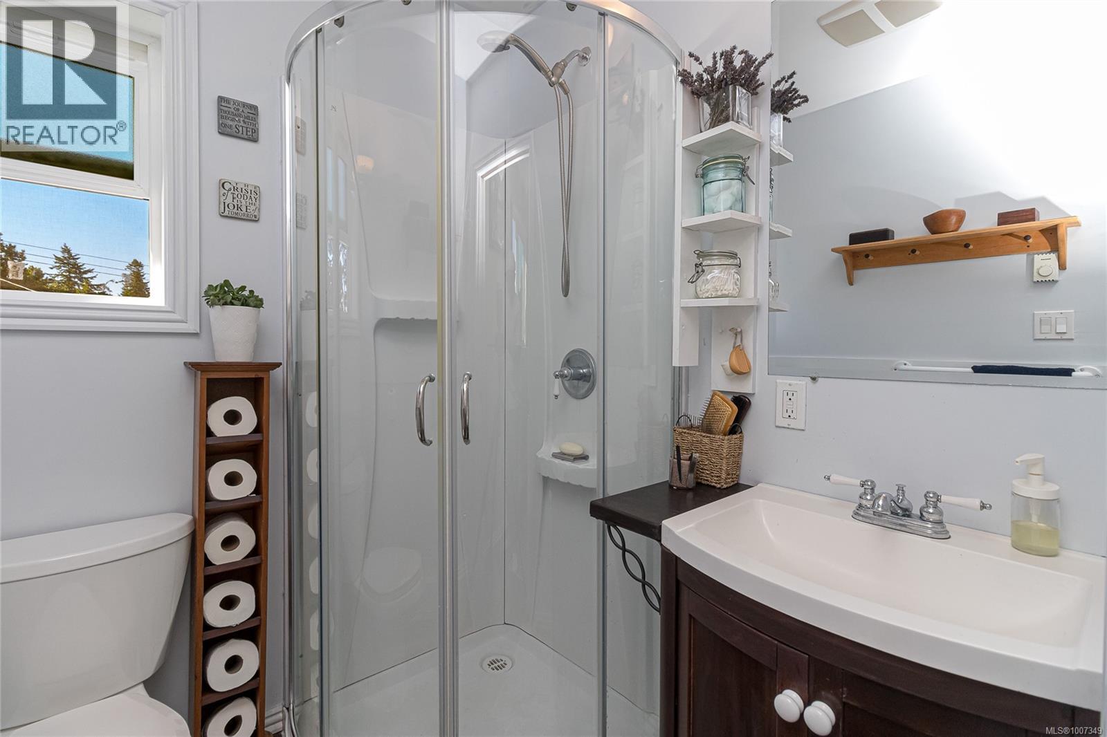 862 Canterbury Rd, Saanich