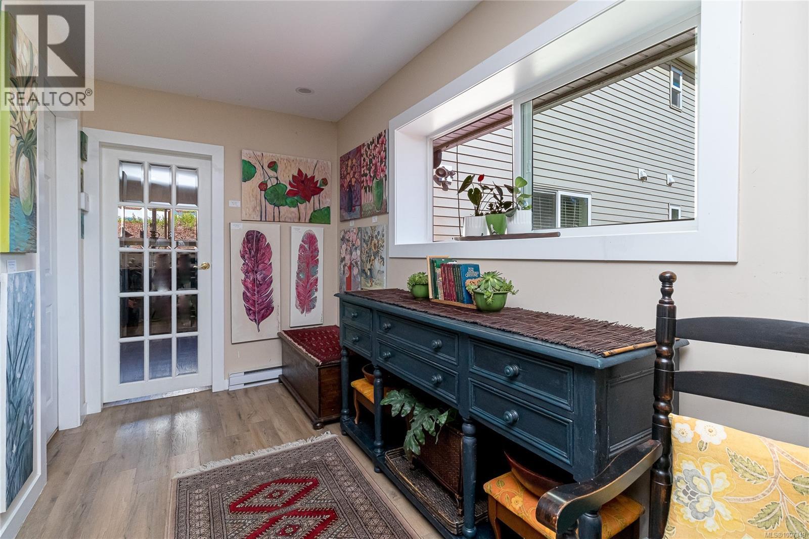 862 Canterbury Rd, Saanich