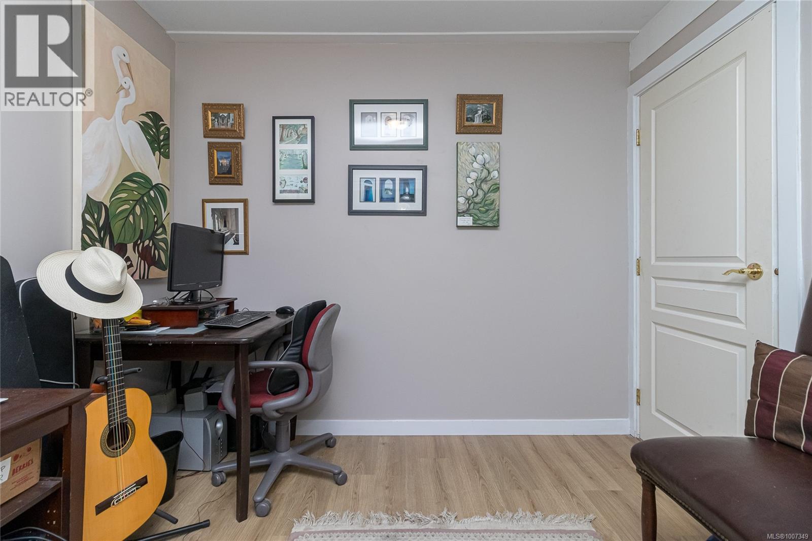 862 Canterbury Rd, Saanich