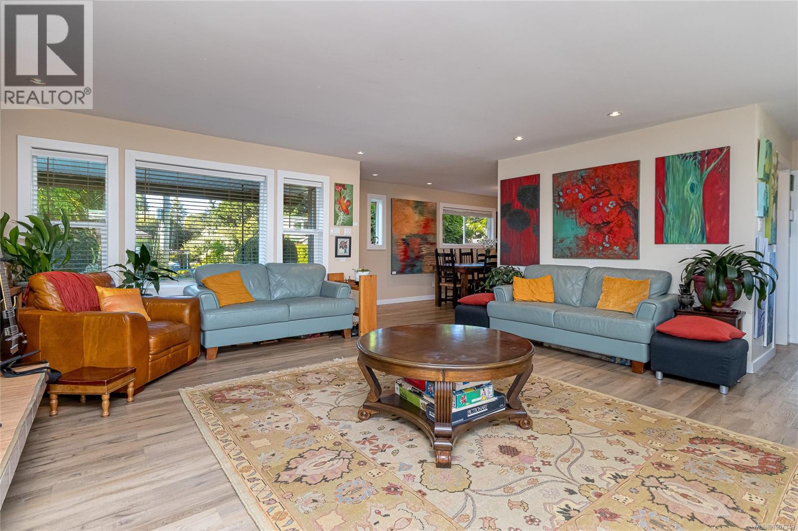 862 Canterbury Rd, Saanich