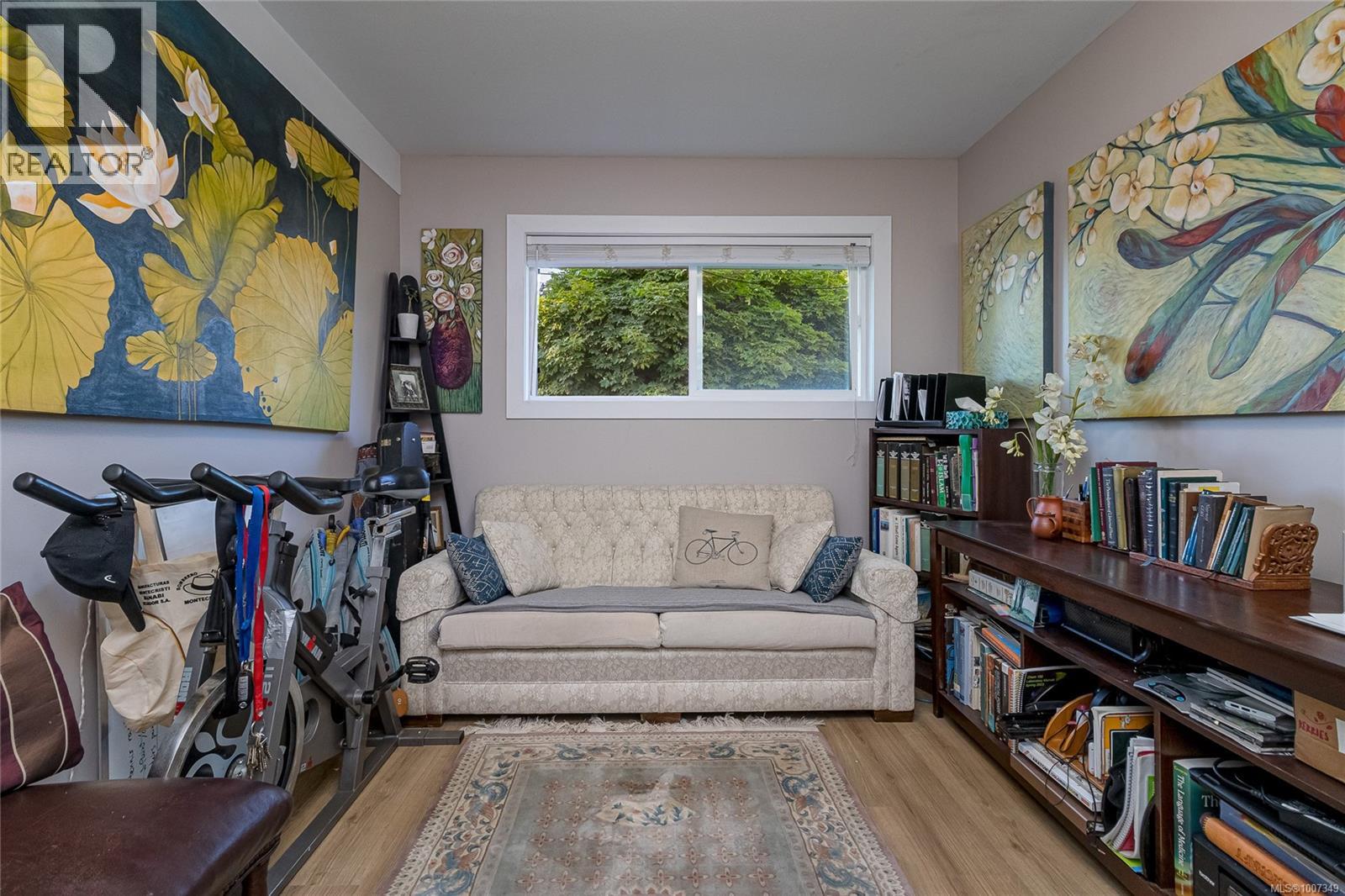 862 Canterbury Rd, Saanich