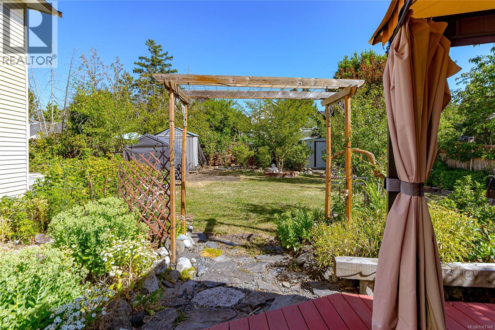 862 Canterbury Rd, Saanich