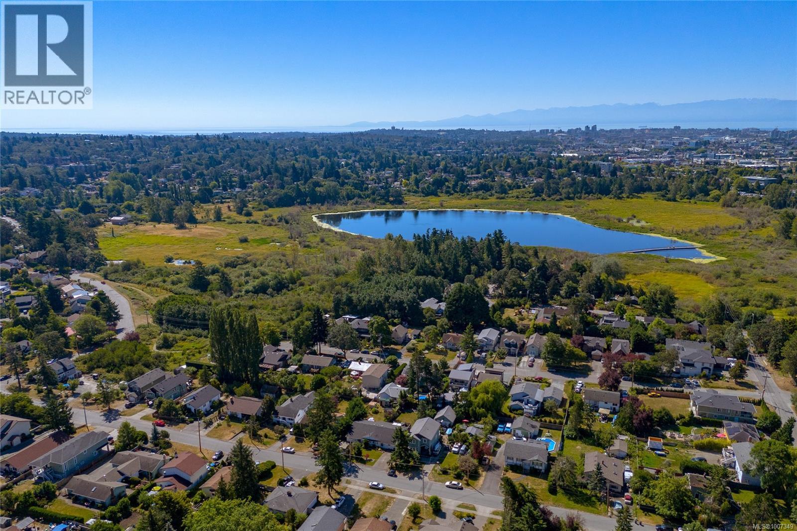 862 Canterbury Rd, Saanich