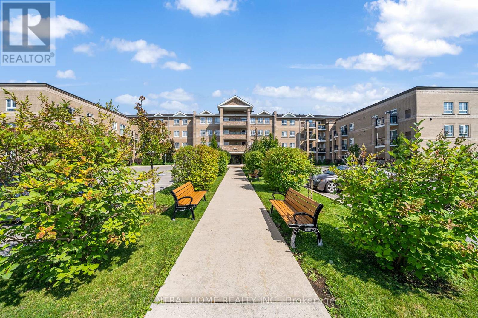 Photo 2 of 224 481 Rupert Avenue, Whitchurchstouffville ON