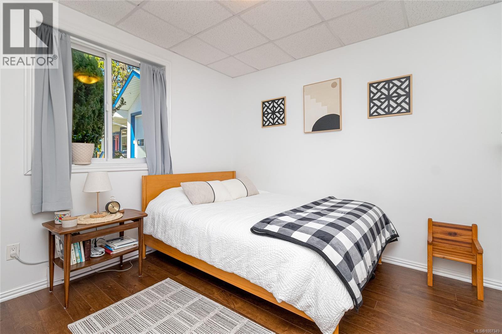 862 Canterbury Rd, Saanich
