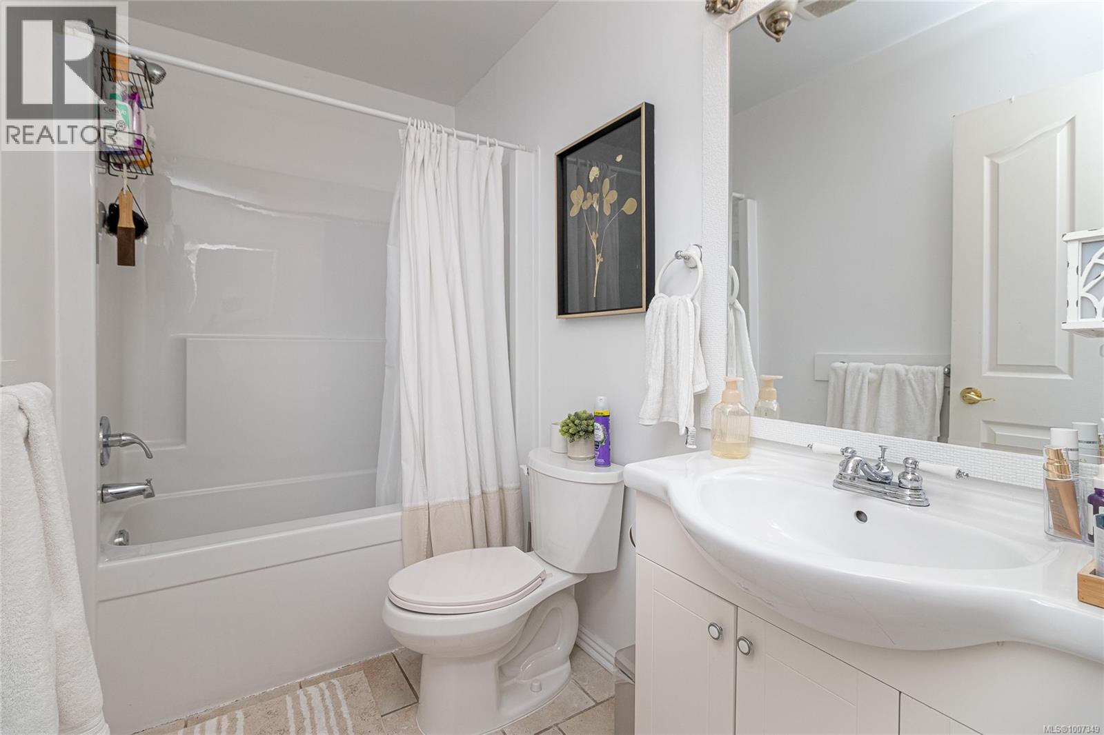 862 Canterbury Rd, Saanich
