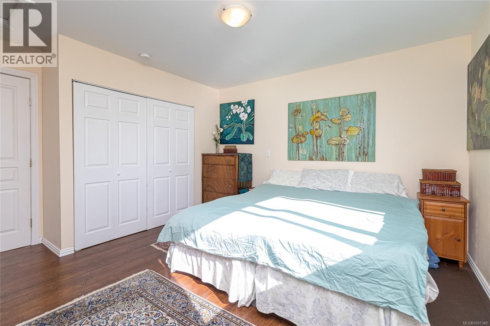 862 Canterbury Rd, Saanich