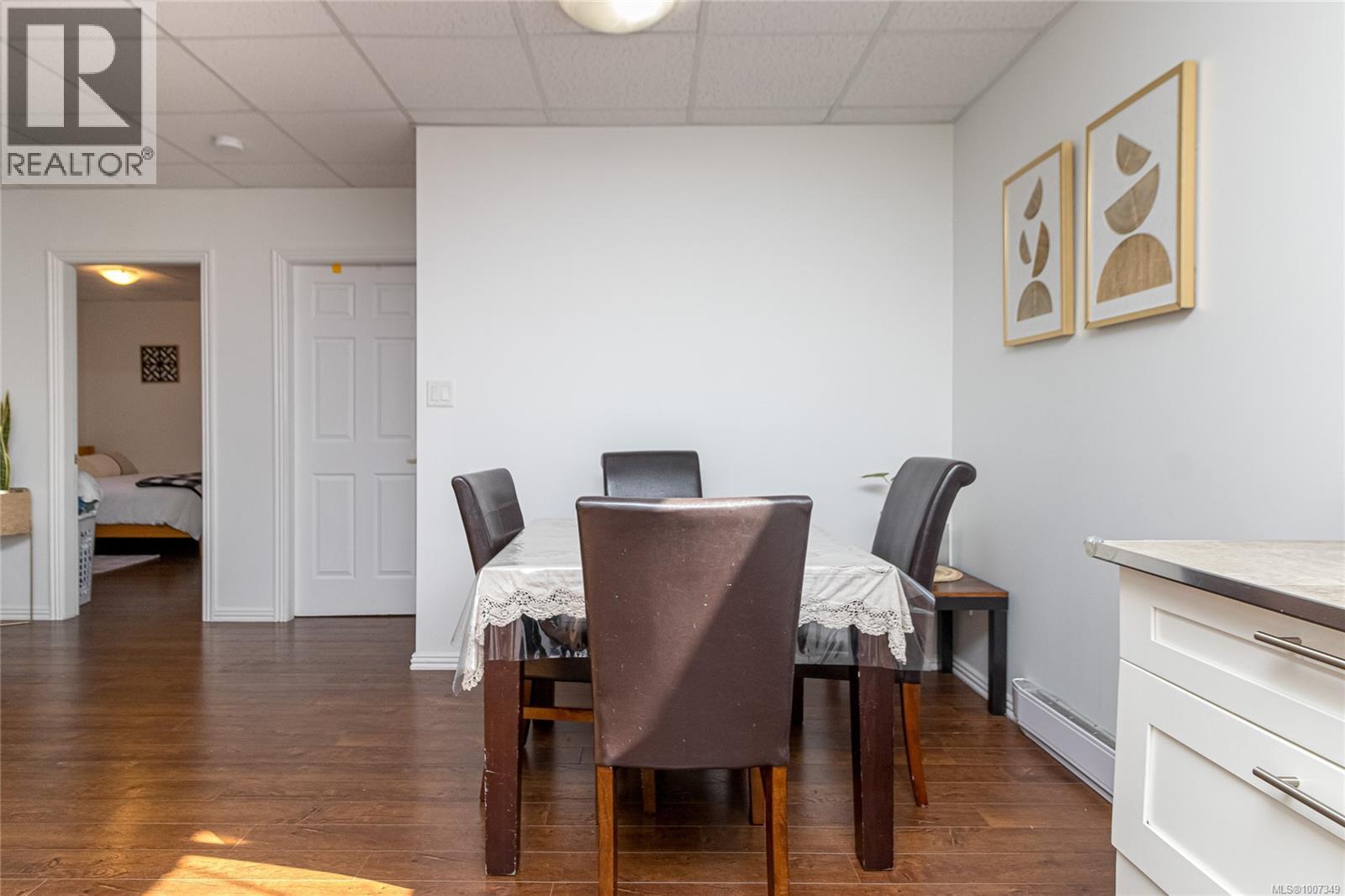 862 Canterbury Rd, Saanich