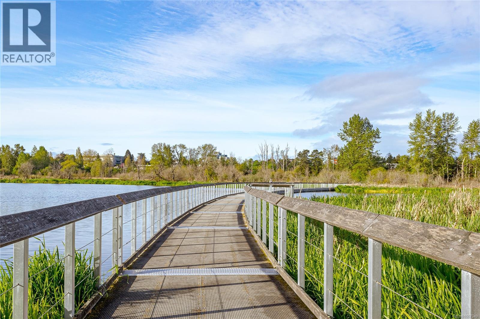 862 Canterbury Rd, Saanich