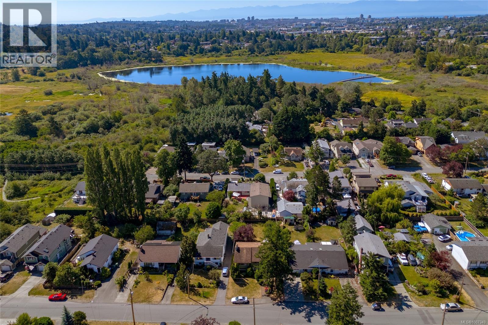 862 Canterbury Rd, Saanich