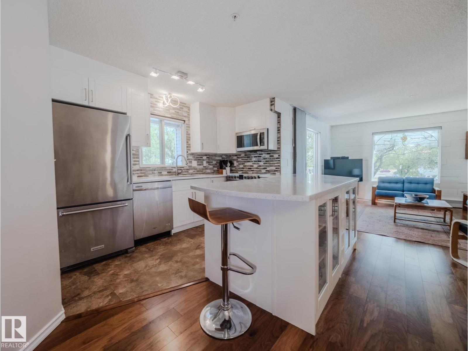 Photo 13 of 2216 11214 80 St Nw, Edmonton AB
