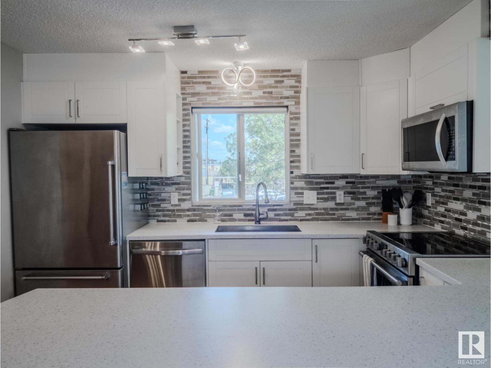 Photo 42 of 2216 11214 80 St Nw, Edmonton AB